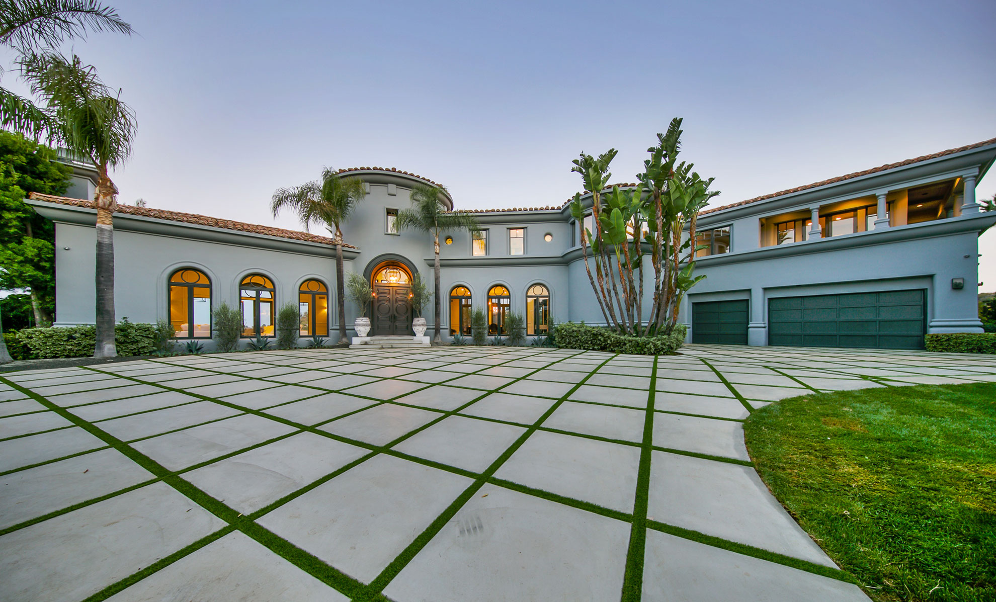 A Spectacular Contemporary Home with Majestic Views of the City, Ocean and Mountains in Beverly Hills by Maxime Jacquet (57)
