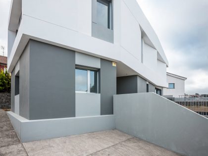 A Spectacular Contemporary House Surrounded by Green Areas and Stunning Views of the Surrounding Valleys in Gran Canaria by Bello y Monterde Arquitectos (1)