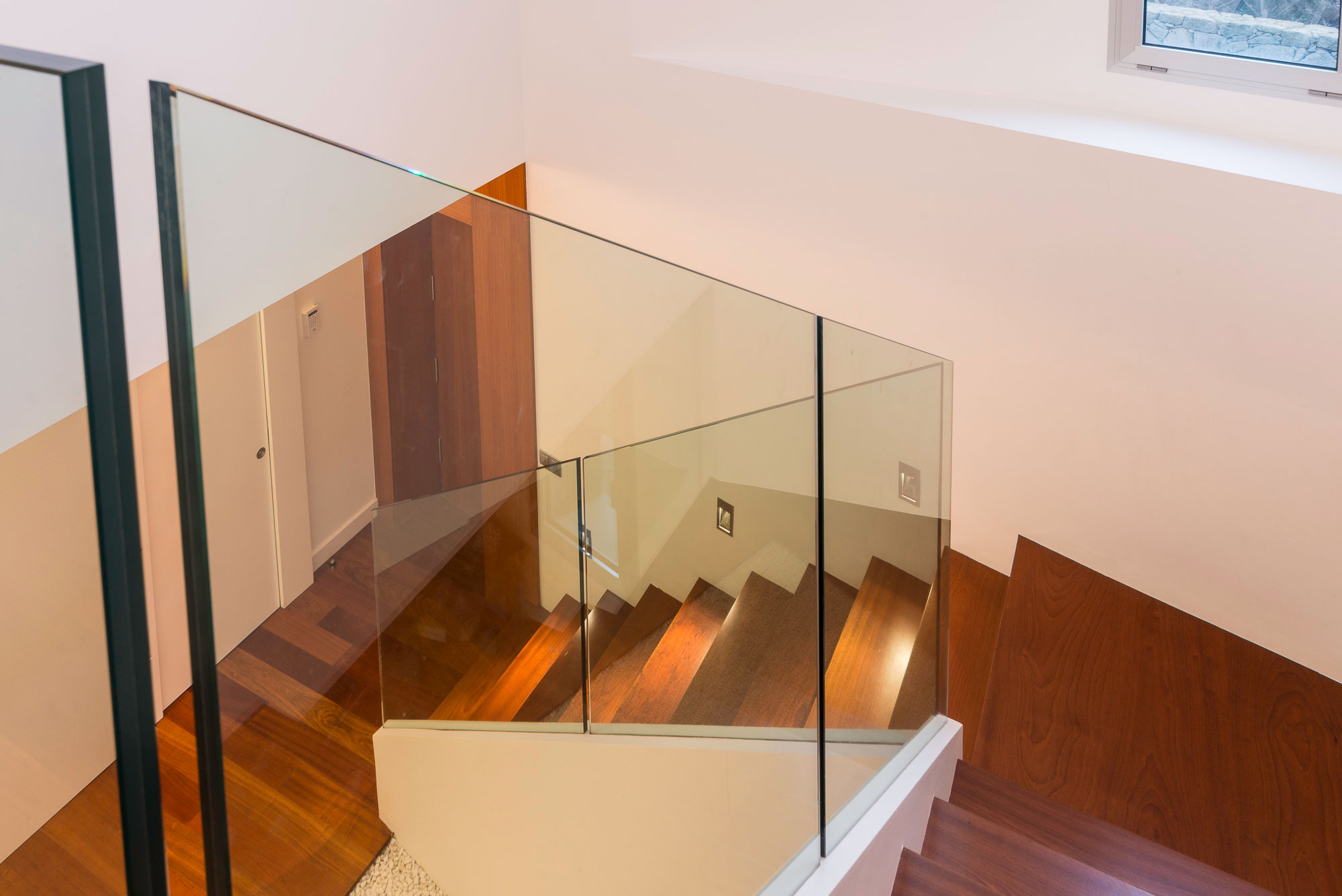 A Spectacular Contemporary House Surrounded by Green Areas and Stunning Views of the Surrounding Valleys in Gran Canaria by Bello y Monterde Arquitectos (12)