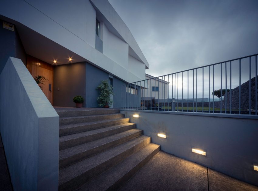 A Spectacular Contemporary House Surrounded by Green Areas and Stunning Views of the Surrounding Valleys in Gran Canaria by Bello y Monterde Arquitectos (16)