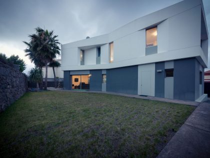 A Spectacular Contemporary House Surrounded by Green Areas and Stunning Views of the Surrounding Valleys in Gran Canaria by Bello y Monterde Arquitectos (18)