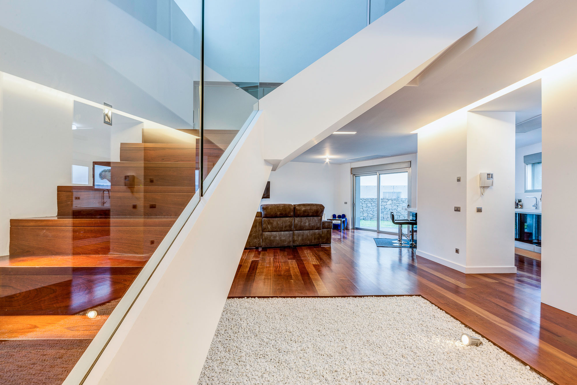 A Spectacular Contemporary House Surrounded by Green Areas and Stunning Views of the Surrounding Valleys in Gran Canaria by Bello y Monterde Arquitectos (5)