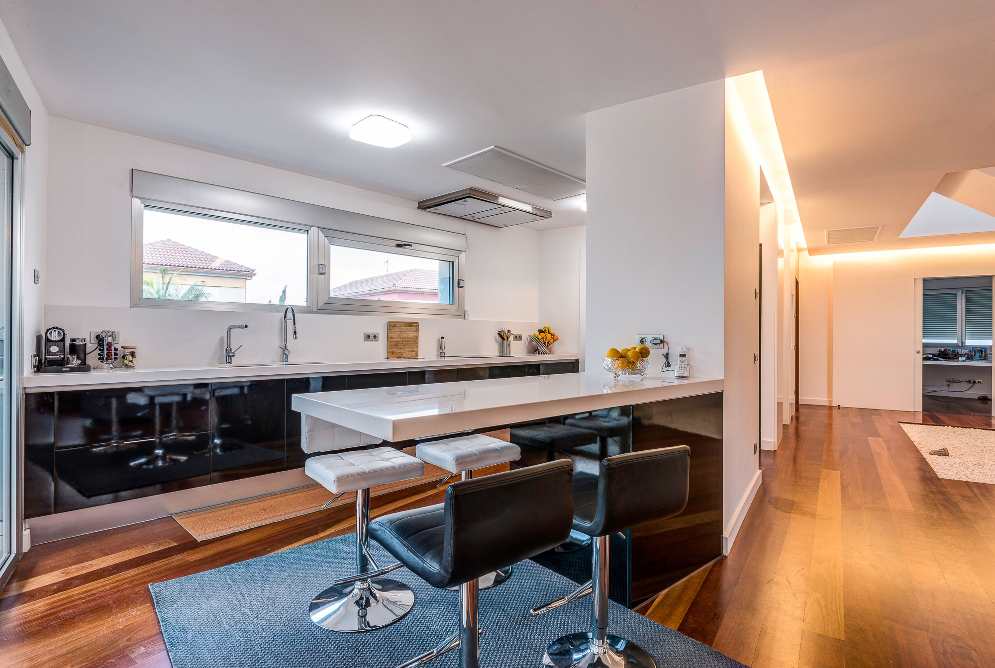 A Spectacular Contemporary House Surrounded by Green Areas and Stunning Views of the Surrounding Valleys in Gran Canaria by Bello y Monterde Arquitectos (6)