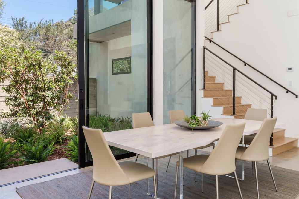 A Spectacular and Light-Filled Modern House in Los Angeles by Marmol Radziner (14)