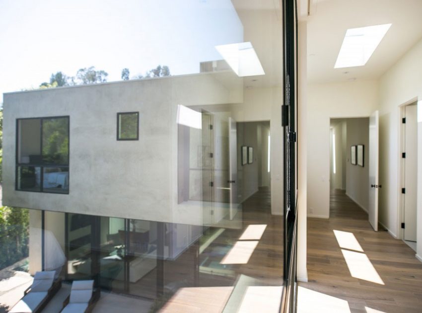 A Spectacular and Light-Filled Modern House in Los Angeles by Marmol Radziner (16)