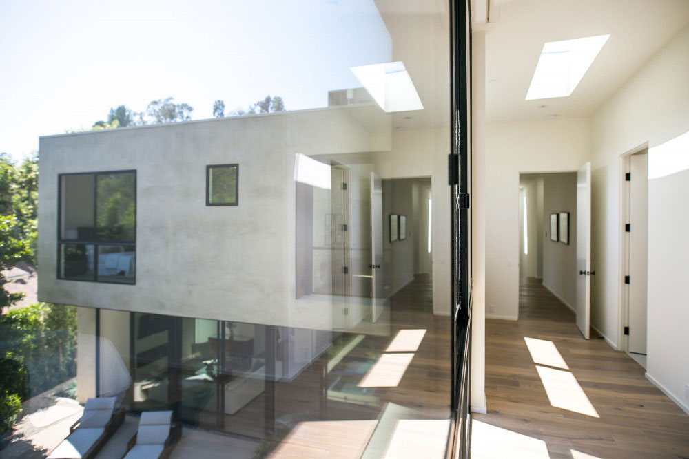A Spectacular and Light-Filled Modern House in Los Angeles by Marmol Radziner (16)