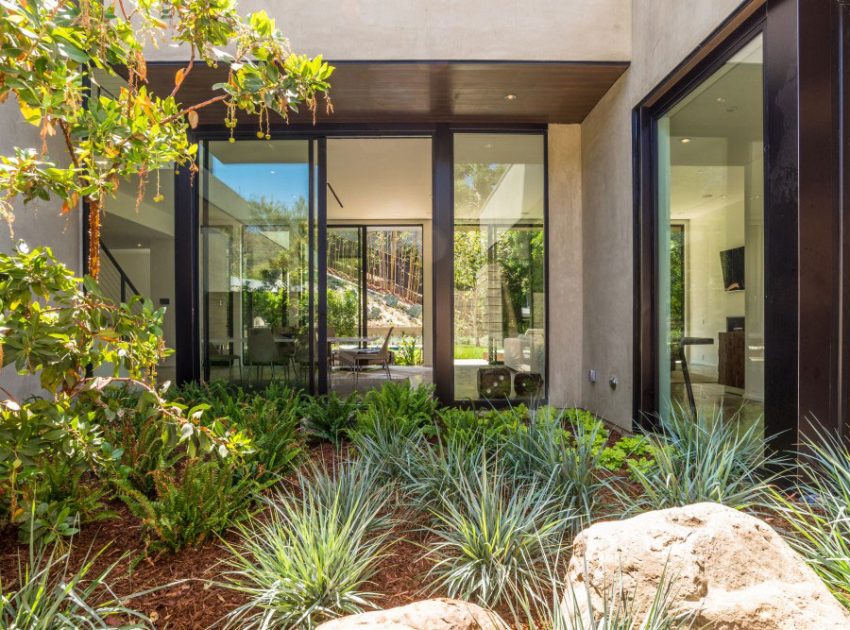 A Spectacular and Light-Filled Modern House in Los Angeles by Marmol Radziner (6)