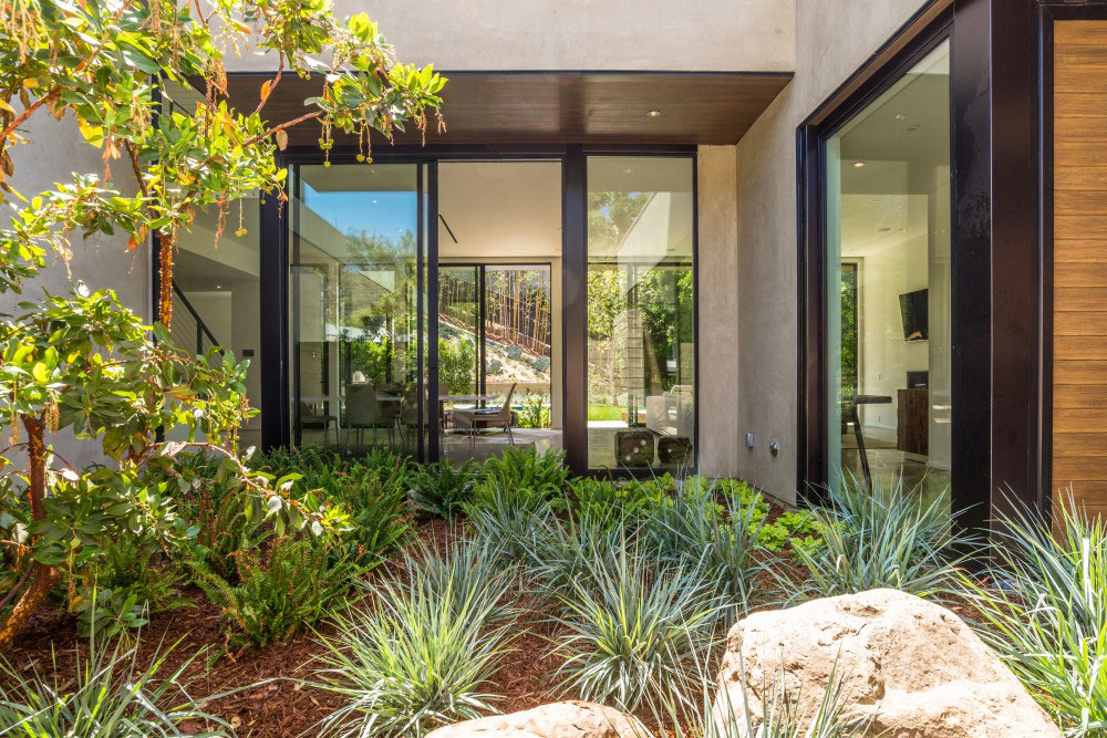 A Spectacular and Light-Filled Modern House in Los Angeles by Marmol Radziner (6)