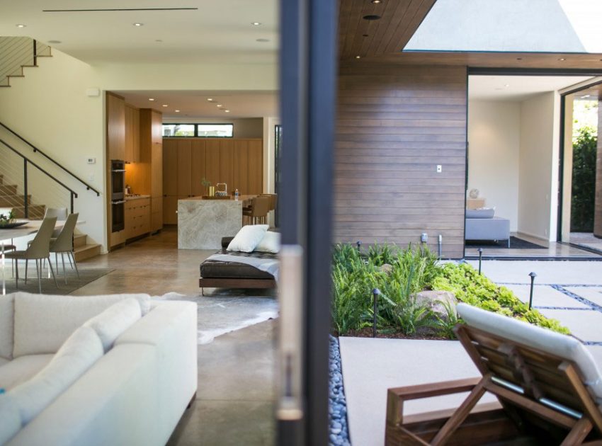 A Spectacular and Light-Filled Modern House in Los Angeles by Marmol Radziner (7)