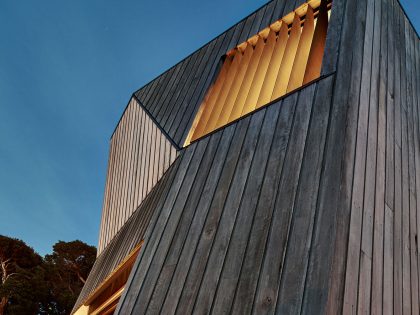 A Striking Contemporary Home with Unique and Warm Atmosphere in Carlton North, Australia by Andrew Simpson Architects (18)