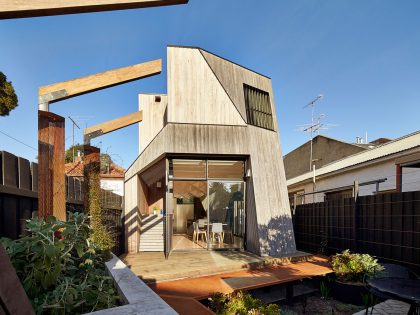 A Striking Contemporary Home with Unique and Warm Atmosphere in Carlton North, Australia by Andrew Simpson Architects (4)