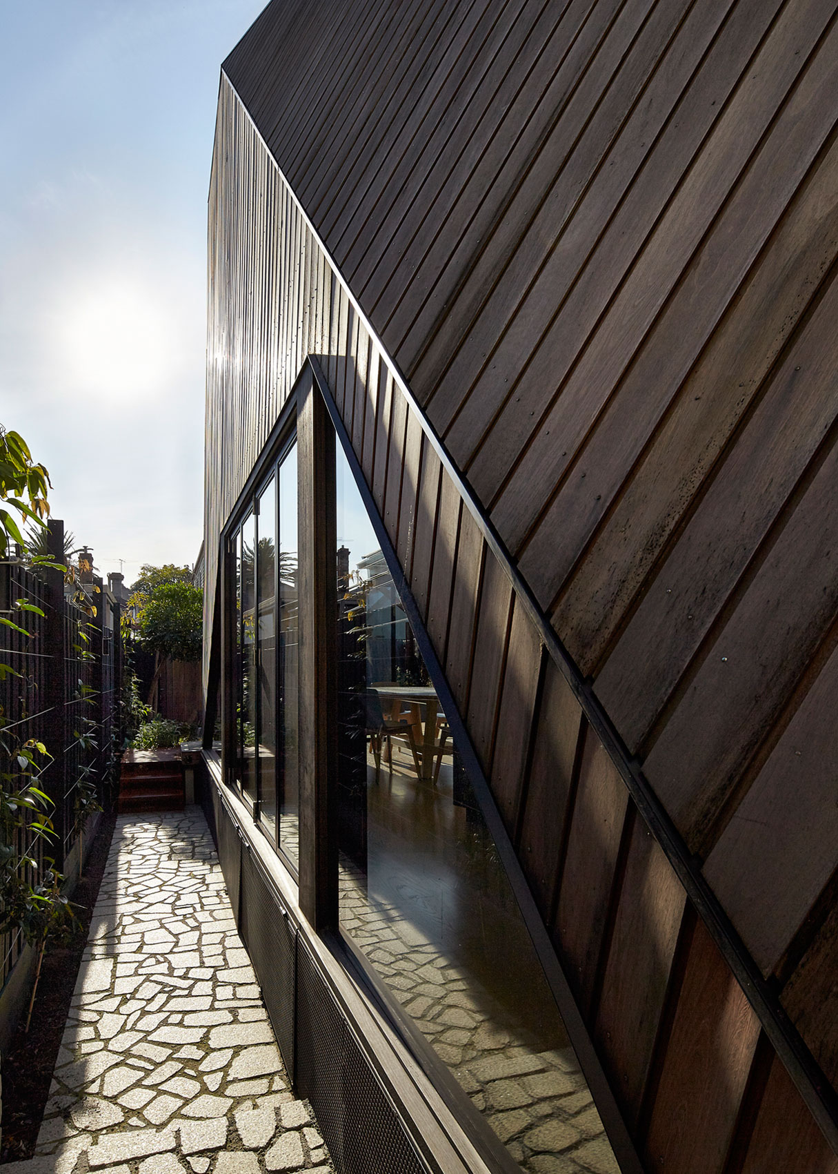 A Striking Contemporary Home with Unique and Warm Atmosphere in Carlton North, Australia by Andrew Simpson Architects (6)