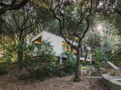 A Striking White-Themed Home in the Woods of Sassari, Italy by OFFICINA29architetti (1)