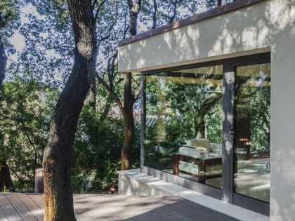 A Striking White-Themed Home in the Woods of Sassari, Italy by OFFICINA29architetti (10)