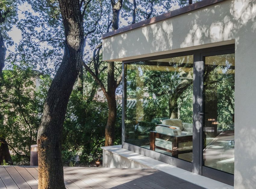 A Striking White-Themed Home in the Woods of Sassari, Italy by OFFICINA29architetti (10)