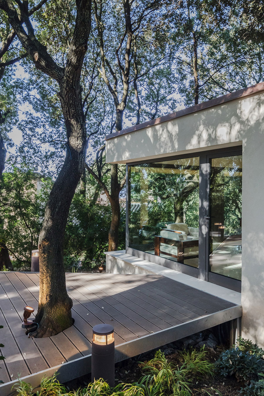 A Striking White-Themed Home in the Woods of Sassari, Italy by OFFICINA29architetti (10)