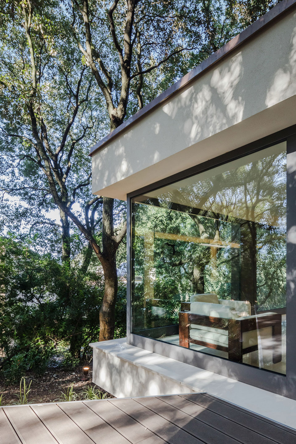 A Striking White-Themed Home in the Woods of Sassari, Italy by OFFICINA29architetti (12)