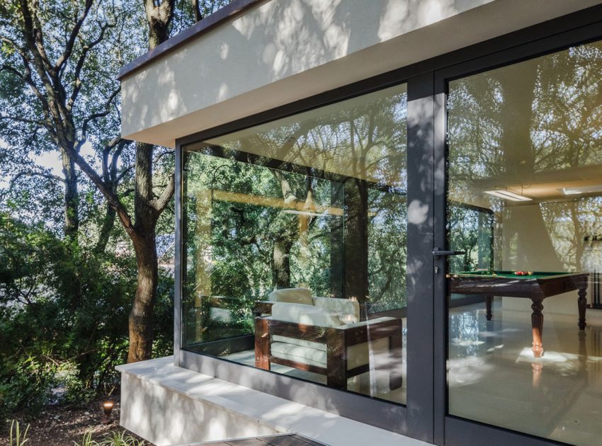 A Striking White-Themed Home in the Woods of Sassari, Italy by OFFICINA29architetti (13)