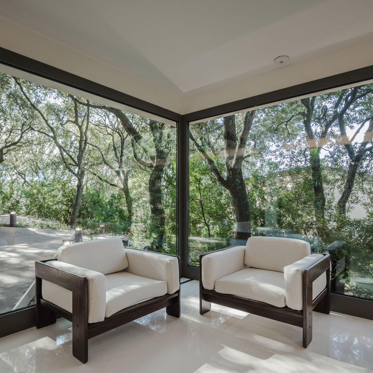 A Striking White-Themed Home in the Woods of Sassari, Italy by OFFICINA29architetti (17)