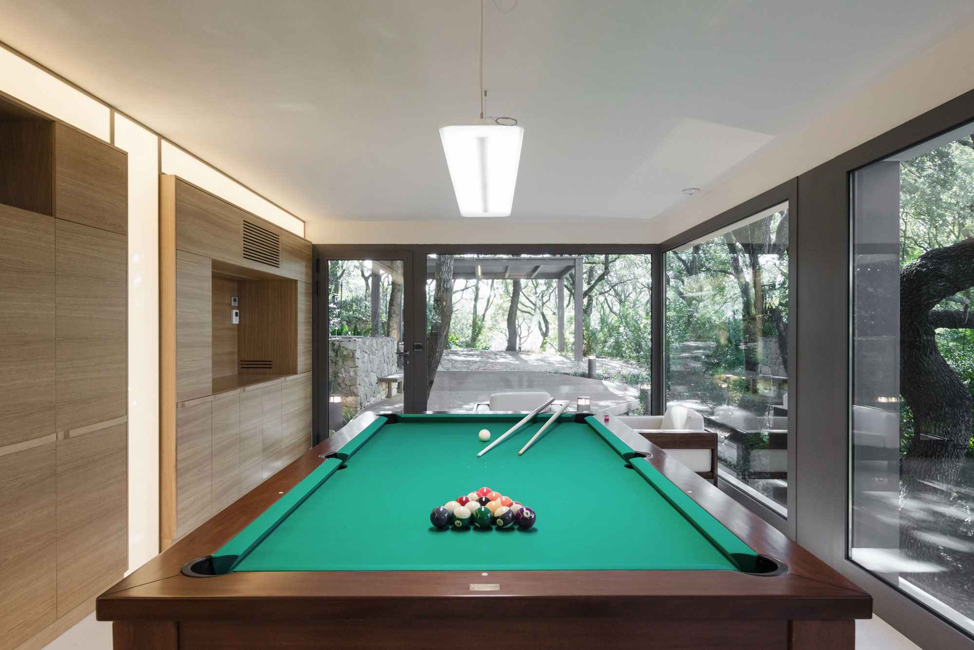 A Striking White-Themed Home in the Woods of Sassari, Italy by OFFICINA29architetti (19)