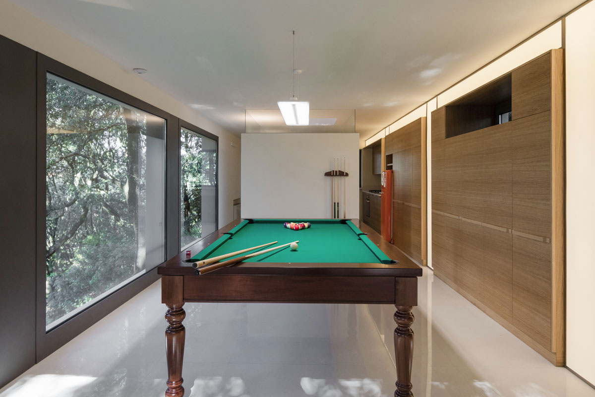 A Striking White-Themed Home in the Woods of Sassari, Italy by OFFICINA29architetti (24)