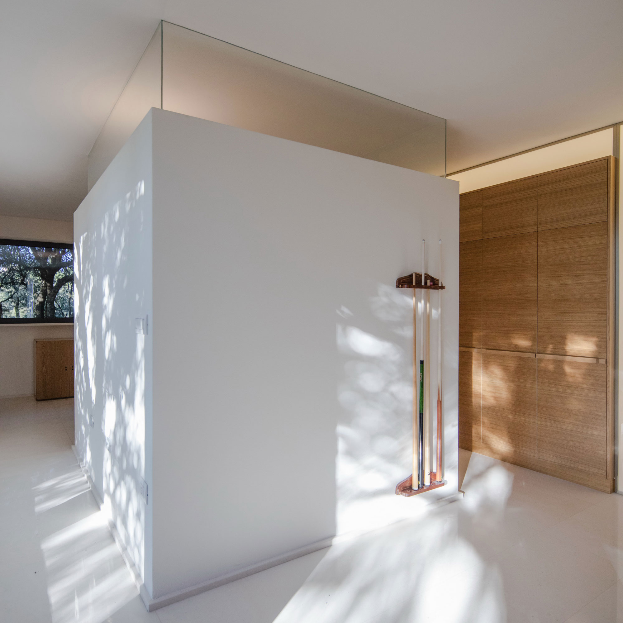 A Striking White-Themed Home in the Woods of Sassari, Italy by OFFICINA29architetti (25)