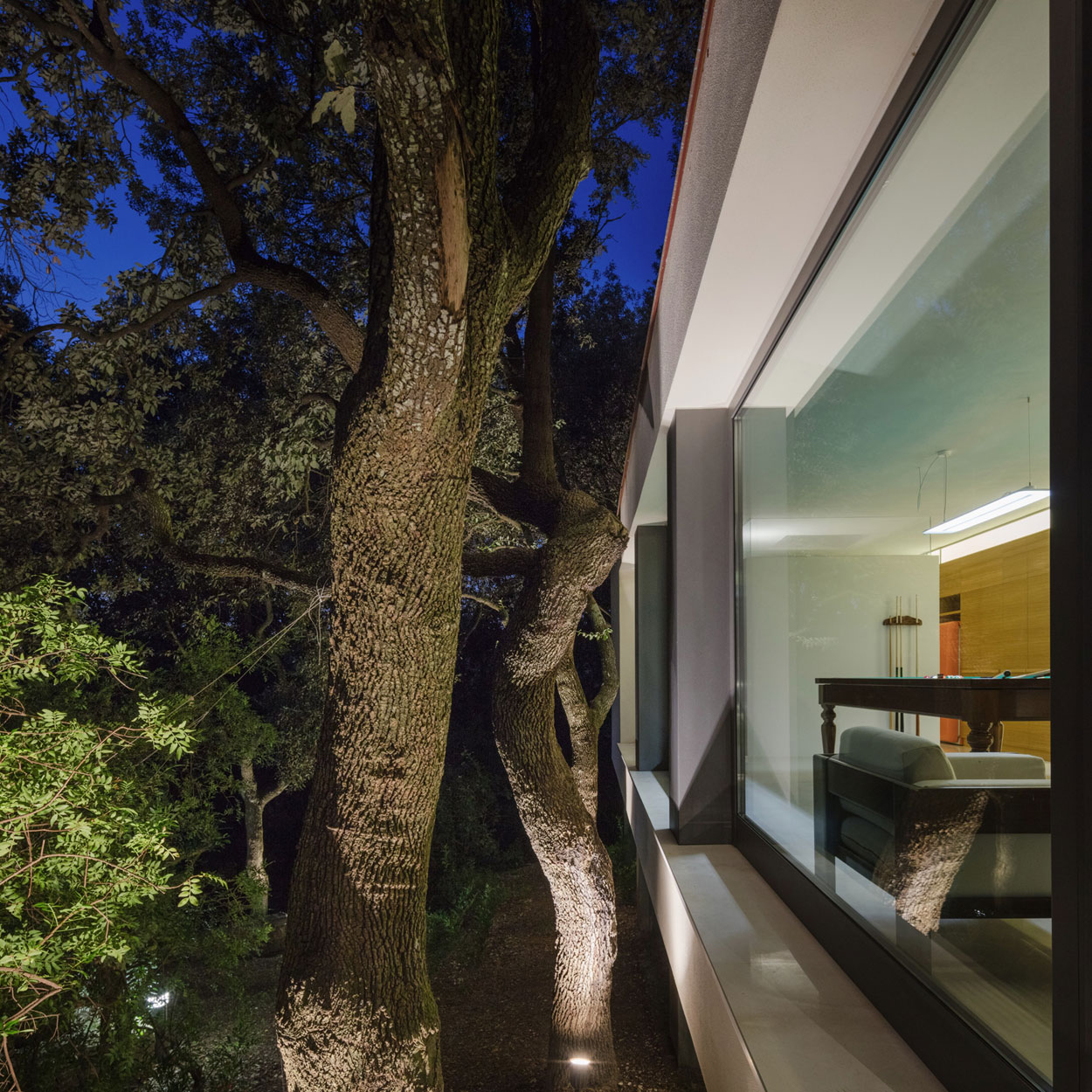 A Striking White-Themed Home in the Woods of Sassari, Italy by OFFICINA29architetti (32)