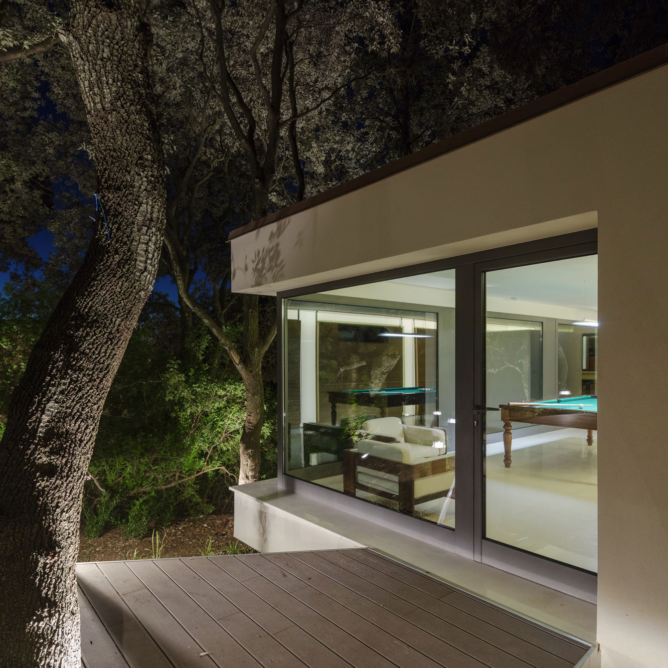 A Striking White-Themed Home in the Woods of Sassari, Italy by OFFICINA29architetti (33)