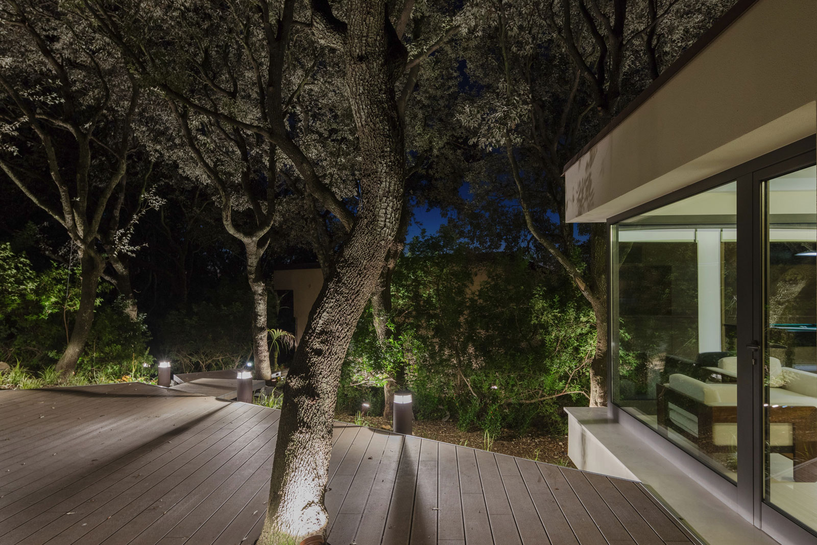A Striking White-Themed Home in the Woods of Sassari, Italy by OFFICINA29architetti (34)