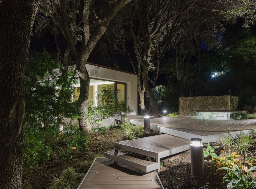 A Striking White-Themed Home in the Woods of Sassari, Italy by OFFICINA29architetti (36)