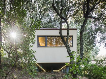 A Striking White-Themed Home in the Woods of Sassari, Italy by OFFICINA29architetti (37)