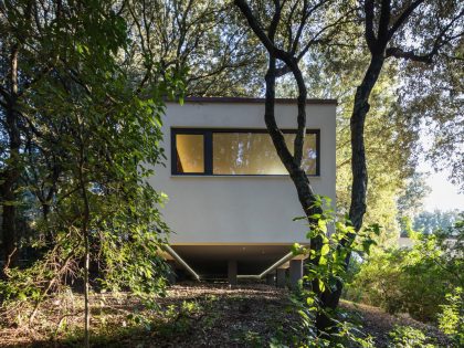 A Striking White-Themed Home in the Woods of Sassari, Italy by OFFICINA29architetti (38)