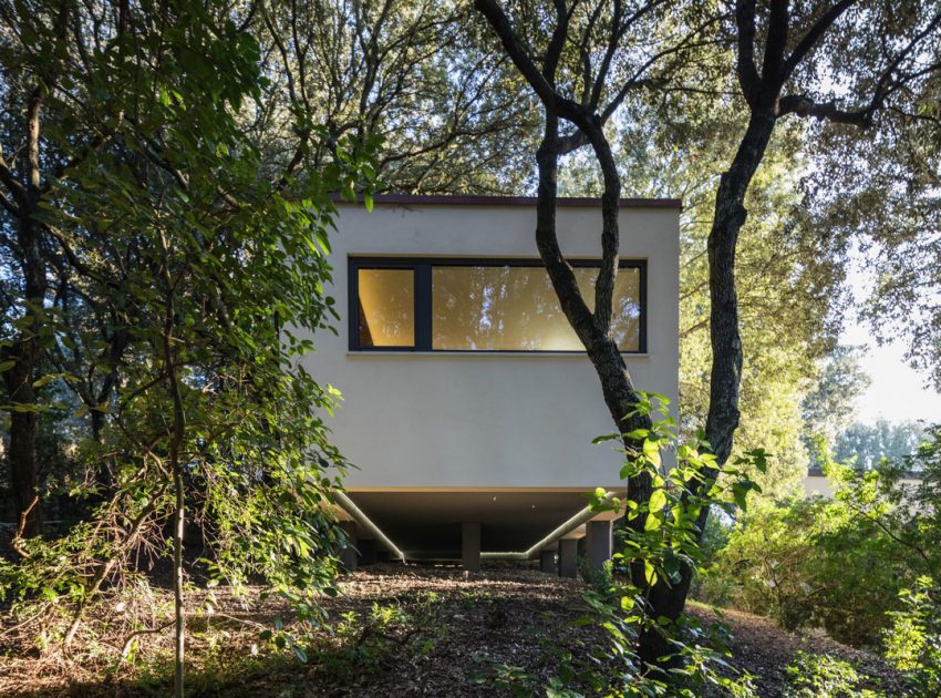 A Striking White-Themed Home in the Woods of Sassari, Italy by OFFICINA29architetti (38)