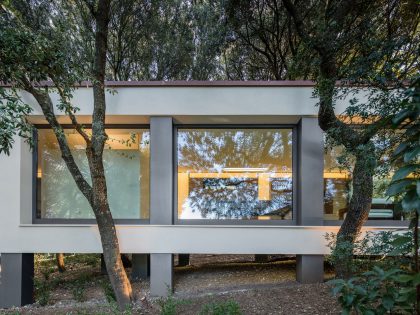 A Striking White-Themed Home in the Woods of Sassari, Italy by OFFICINA29architetti (42)