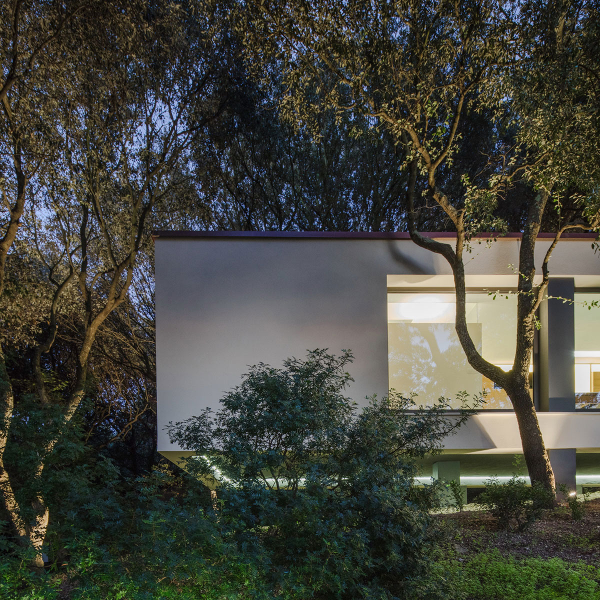 A Striking White-Themed Home in the Woods of Sassari, Italy by OFFICINA29architetti (43)