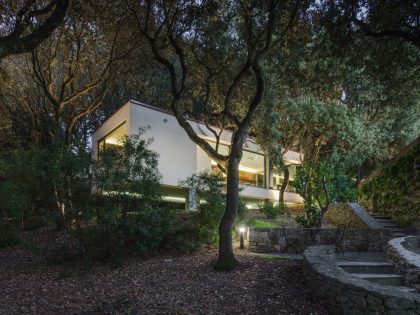 A Striking White-Themed Home in the Woods of Sassari, Italy by OFFICINA29architetti (46)