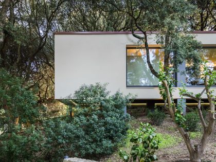 A Striking White-Themed Home in the Woods of Sassari, Italy by OFFICINA29architetti (5)