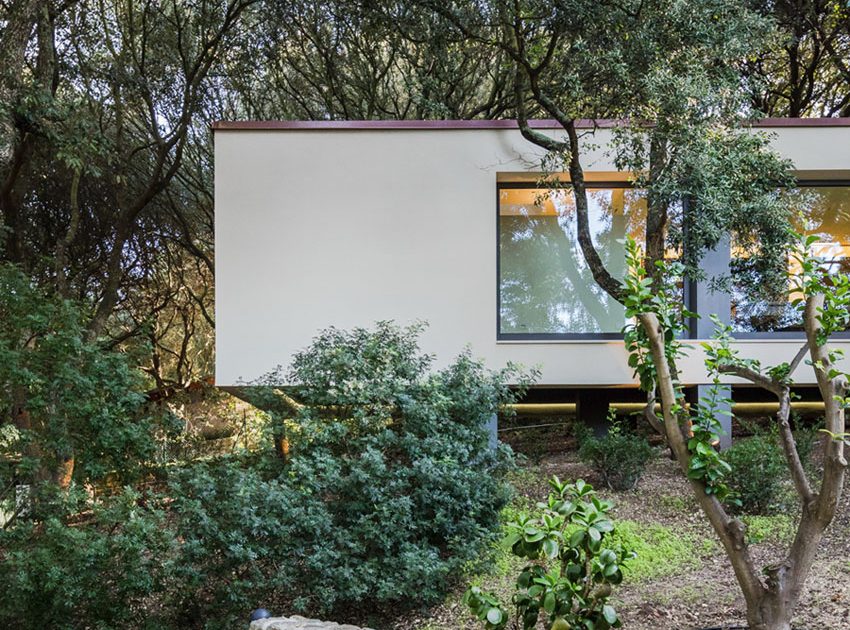 A Striking White-Themed Home in the Woods of Sassari, Italy by OFFICINA29architetti (5)