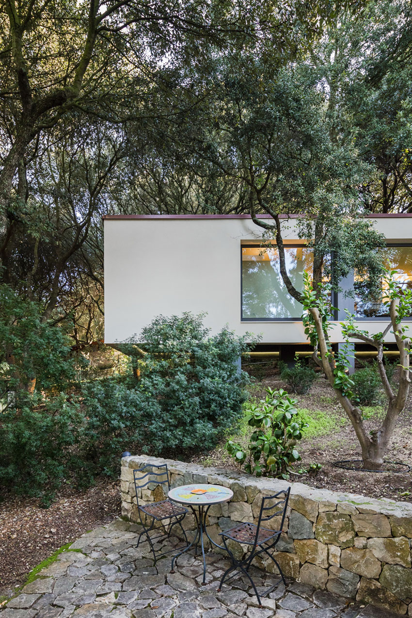 A Striking White-Themed Home in the Woods of Sassari, Italy by OFFICINA29architetti (5)