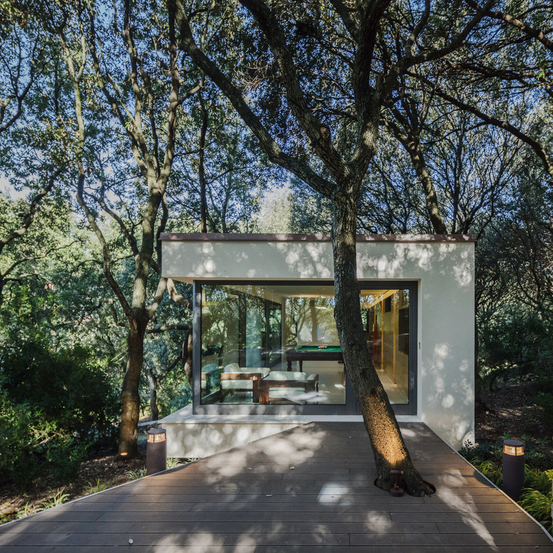 A Striking White-Themed Home in the Woods of Sassari, Italy by OFFICINA29architetti (7)