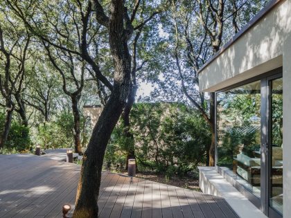 A Striking White-Themed Home in the Woods of Sassari, Italy by OFFICINA29architetti (8)