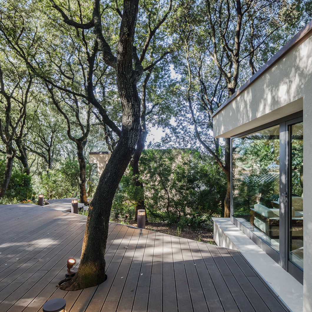 A Striking White-Themed Home in the Woods of Sassari, Italy by OFFICINA29architetti (8)