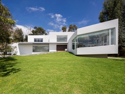 A Striking and Bright Contemporary Home Surrounded by a Lush Garden in Cumbayá, Ecuador