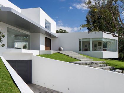 A Striking and Bright Contemporary Home Surrounded by a Lush Garden in Cumbayá, Ecuador by Diego Guayasamin Arquitectos (2)