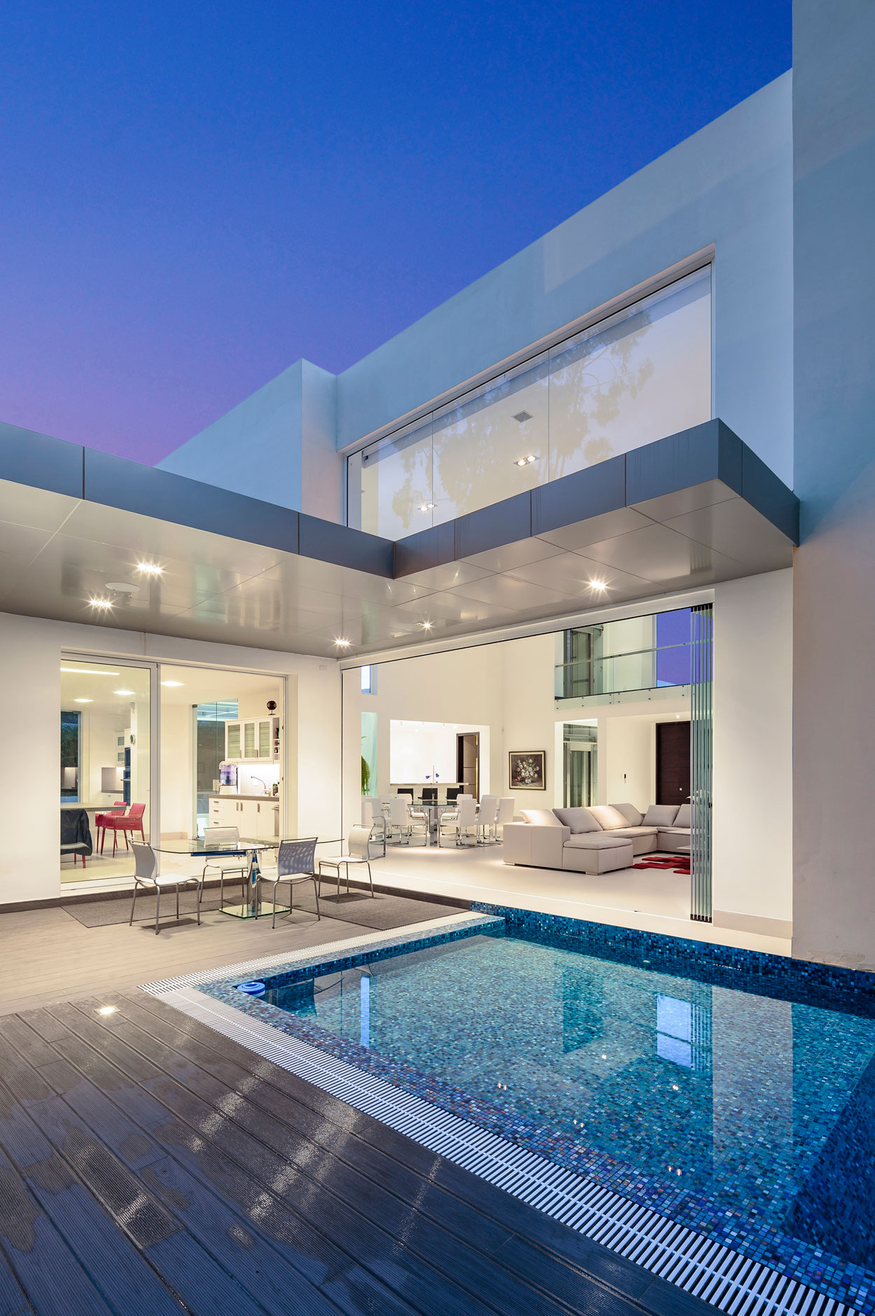 A Striking and Bright Contemporary Home Surrounded by a Lush Garden in Cumbayá, Ecuador by Diego Guayasamin Arquitectos (7)