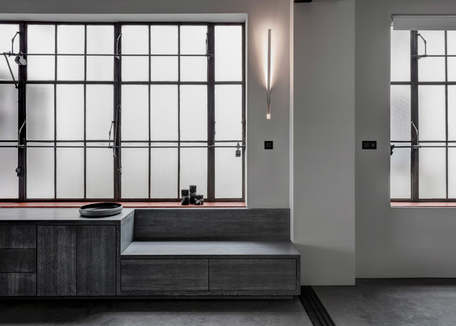 A Striking and Sophisticated Home with a Monochrome Palette in London by APA (5)