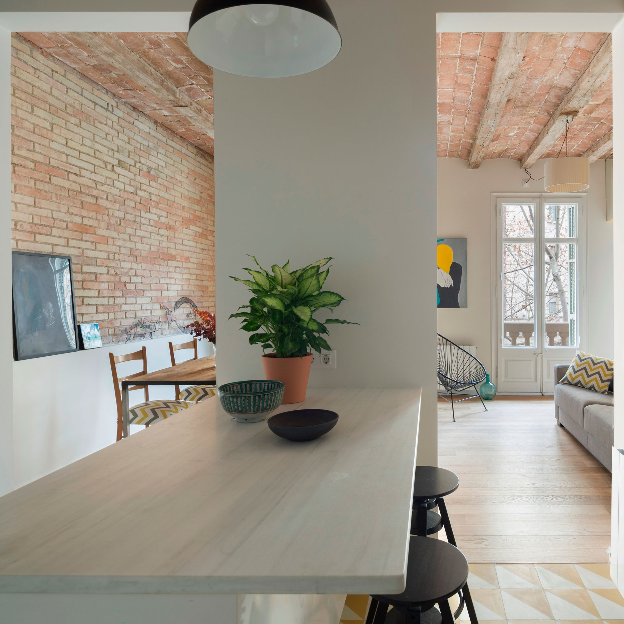 A Striking and Warm Apartment Drenched in Natural Light and Character in Barcelona, Spain by Nook Architects (11)