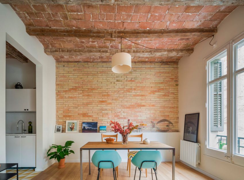 A Striking and Warm Apartment Drenched in Natural Light and Character in Barcelona, Spain by Nook Architects (13)