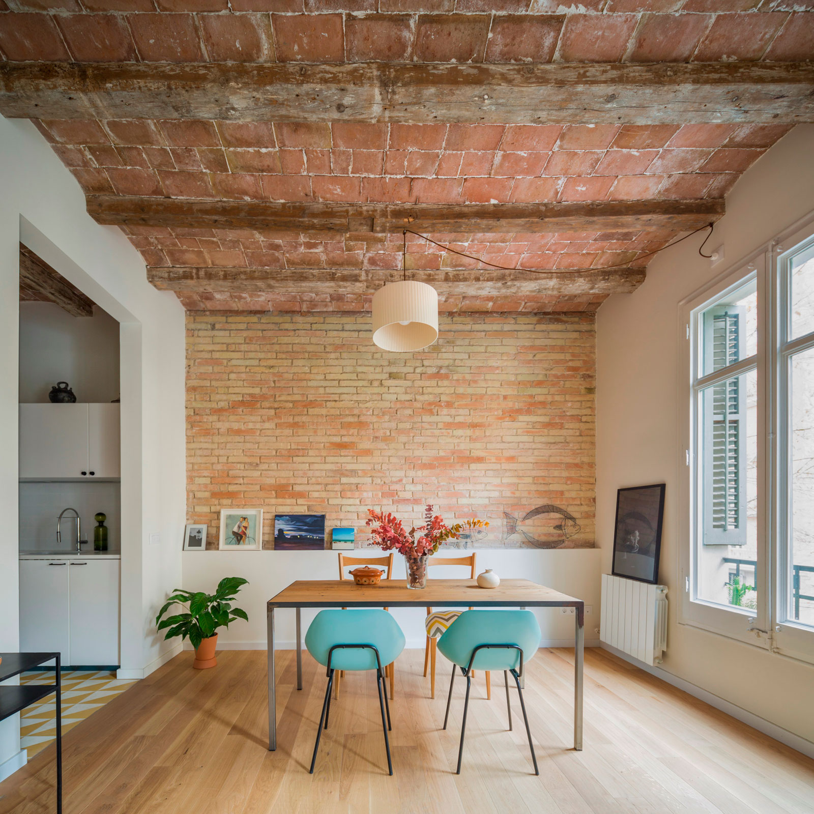 A Striking and Warm Apartment Drenched in Natural Light and Character in Barcelona, Spain by Nook Architects (13)