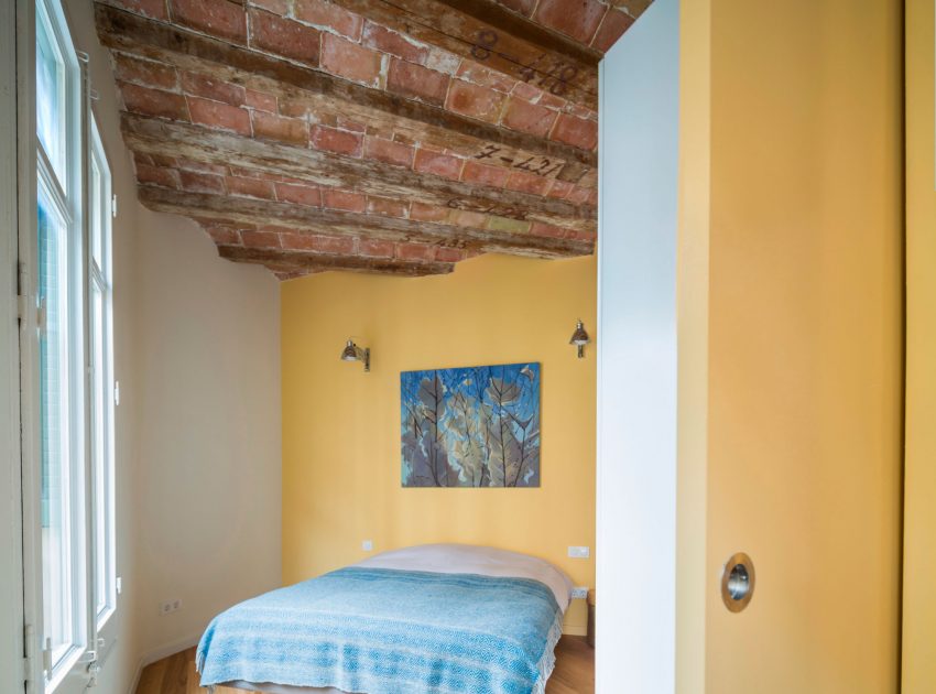 A Striking and Warm Apartment Drenched in Natural Light and Character in Barcelona, Spain by Nook Architects (15)